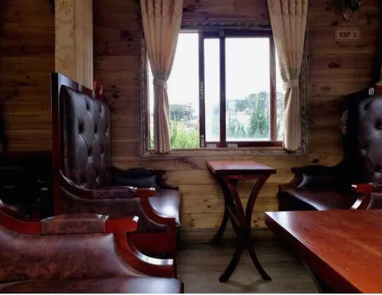 VIP Lounge Cabin (VIP 1) — Resort Seating Room