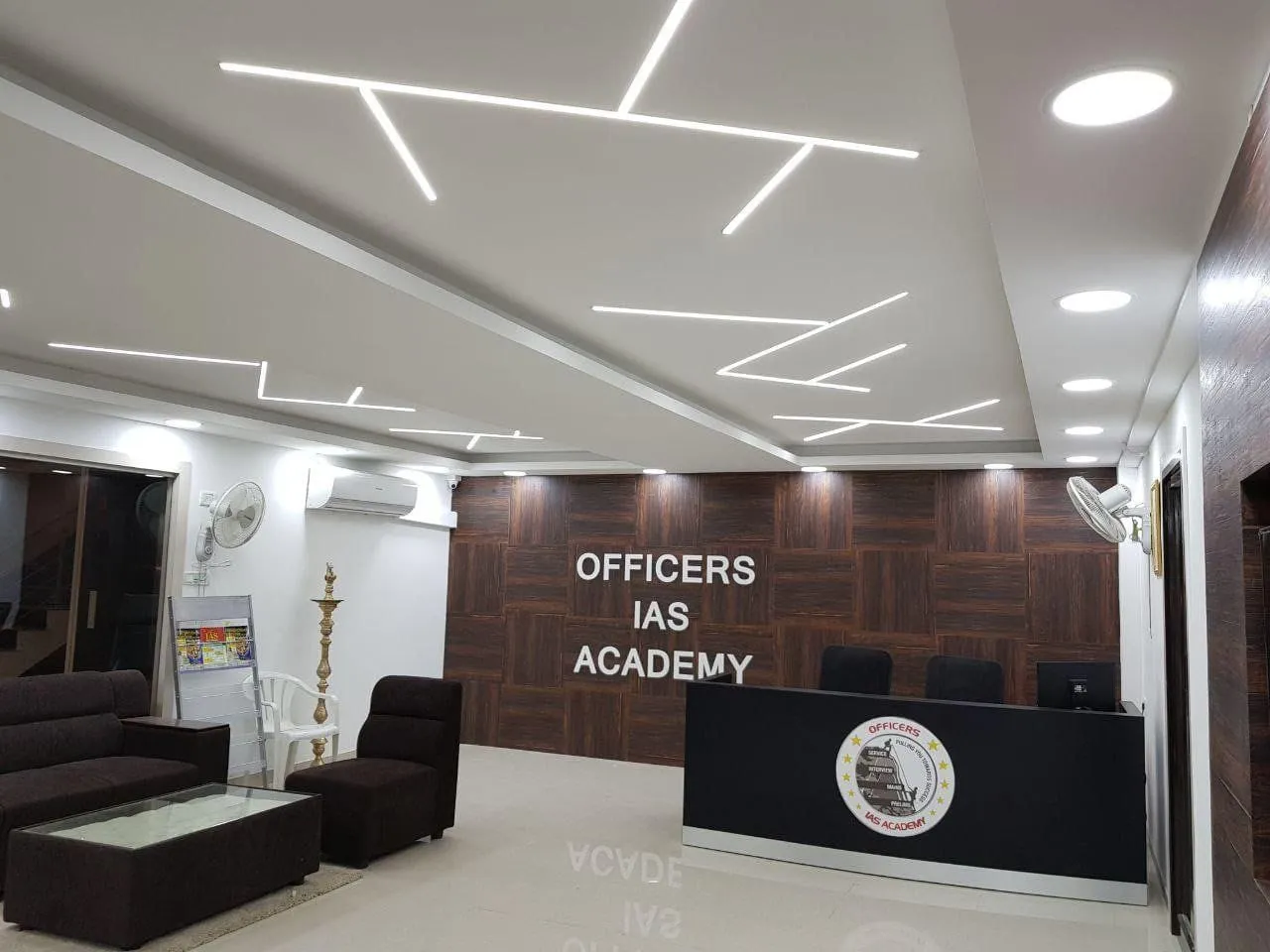 Industrial Showroom Gallery with Modern Reception and Technical Component Display | Interior Interior Design by Desk & Decor