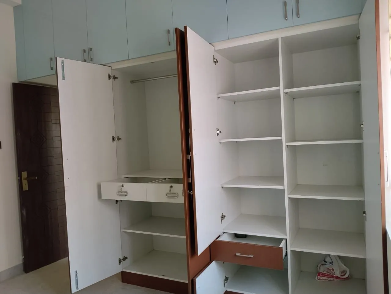 Modern Functional Four-Door Floor-to-Ceiling Modular Wardrobe with Loft | Interior Interior Design by Desk & Decor