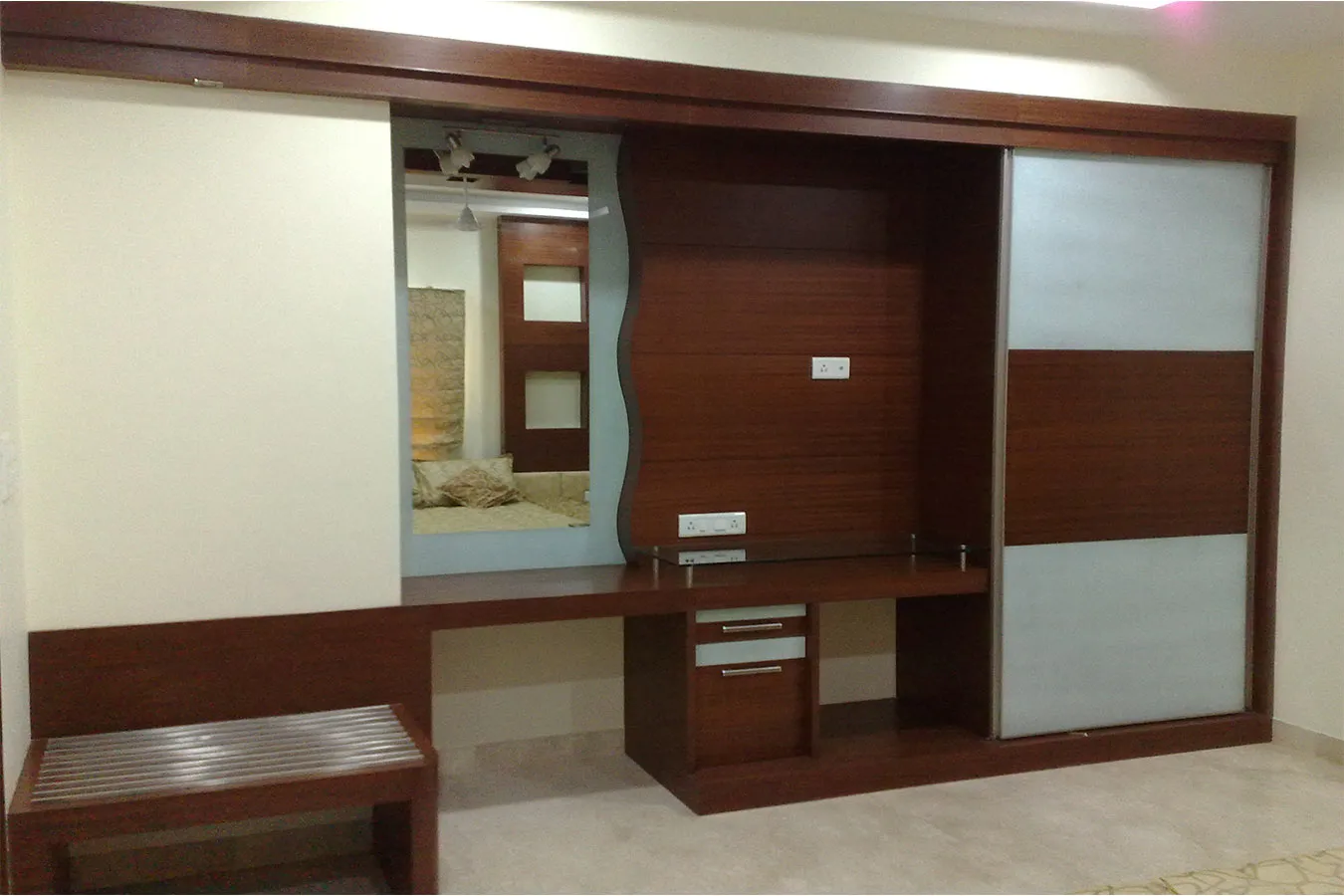 Bedroom Dressing Unit with Wave-Frame Mirror & Sliding Wardrobe