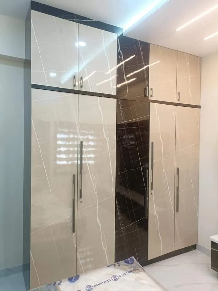 Two-Tone High-Gloss Wardrobe with Marble-Texture Accents | Wardrobes Interior Design by Desk & Decor