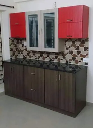 Modern Modular Kitchen with Two-Tone Cabinets